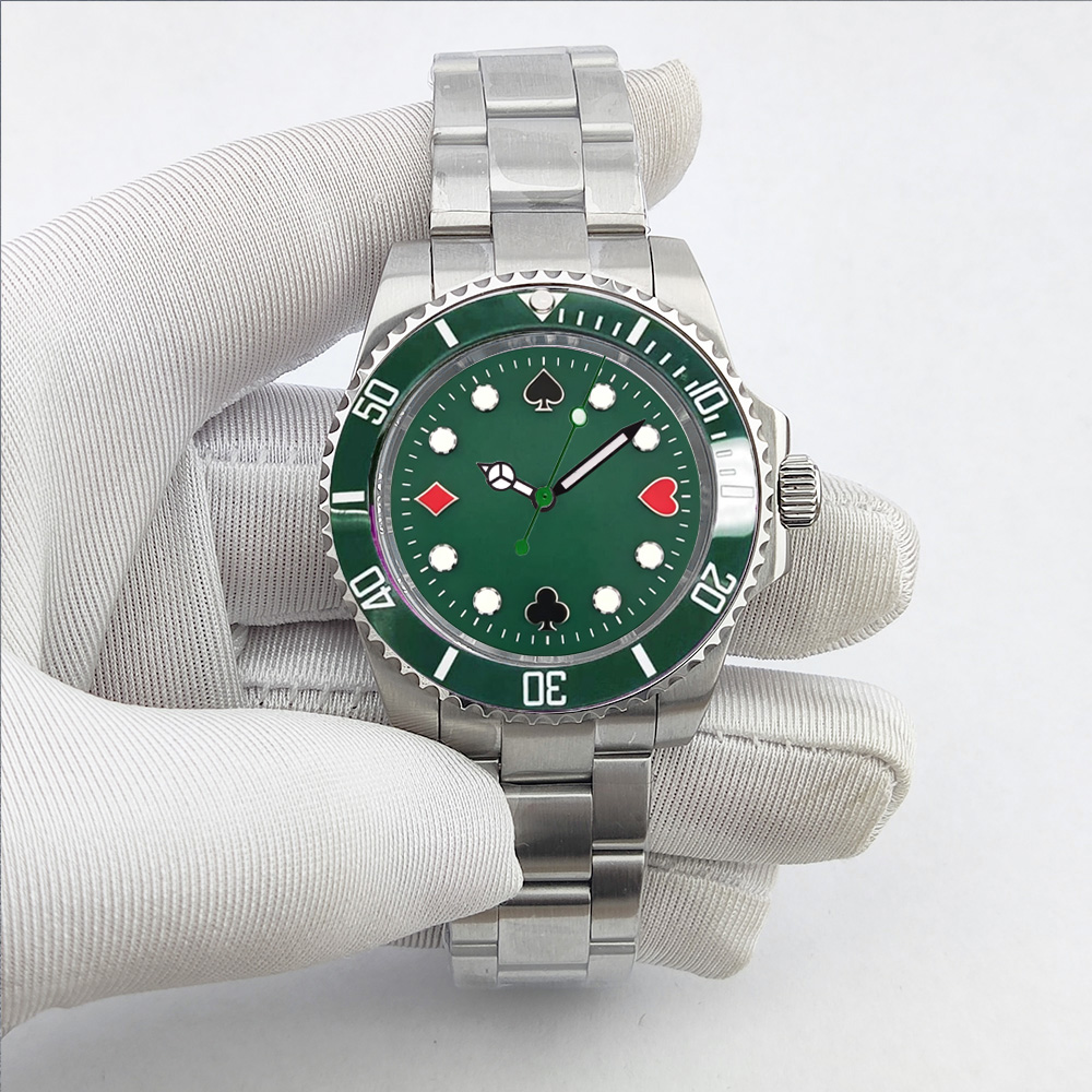 高級感あふれる40mmのメンズ自動巻き機械式腕時計。NH35 - Stainless Bracelet Diver のレビューと価格