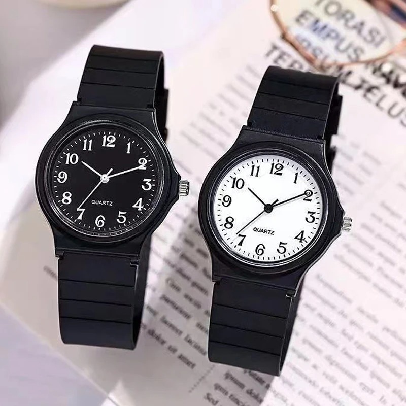 シンプルなレディースクォーツ時計。防水仕様で、シリコン製のス - Silicone Band Women のレビューと価格